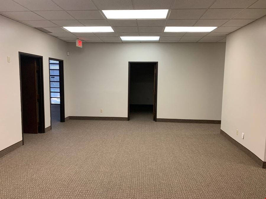 Office space along high traffic road in Richardson