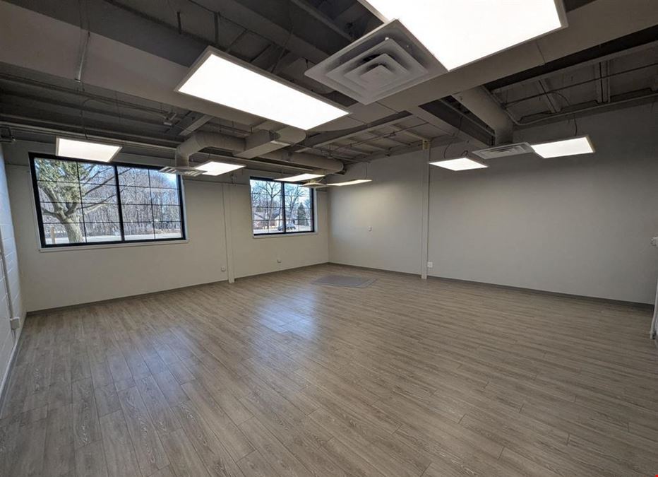 6035 N Knoxville Ave - Suites 103  & 105