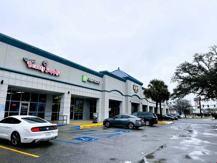 MOVE IN SPECIAL:  Main Street Plaza Shopping Center:  Walmart Shadow Center