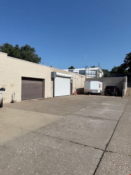 1040 W 4th St, Sale