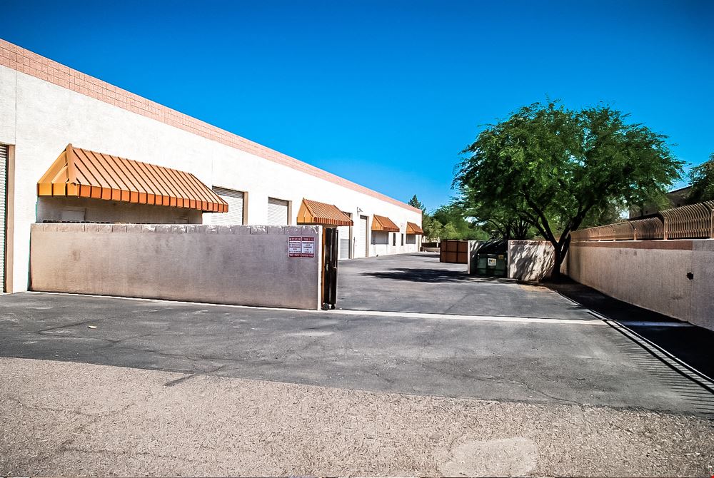 2122 W Lone Cactus Dr