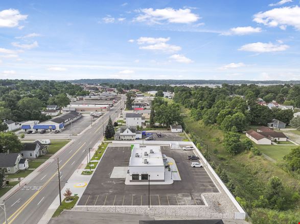 Preview of Retail space for Rent at 903 N Mitchell St Suite B