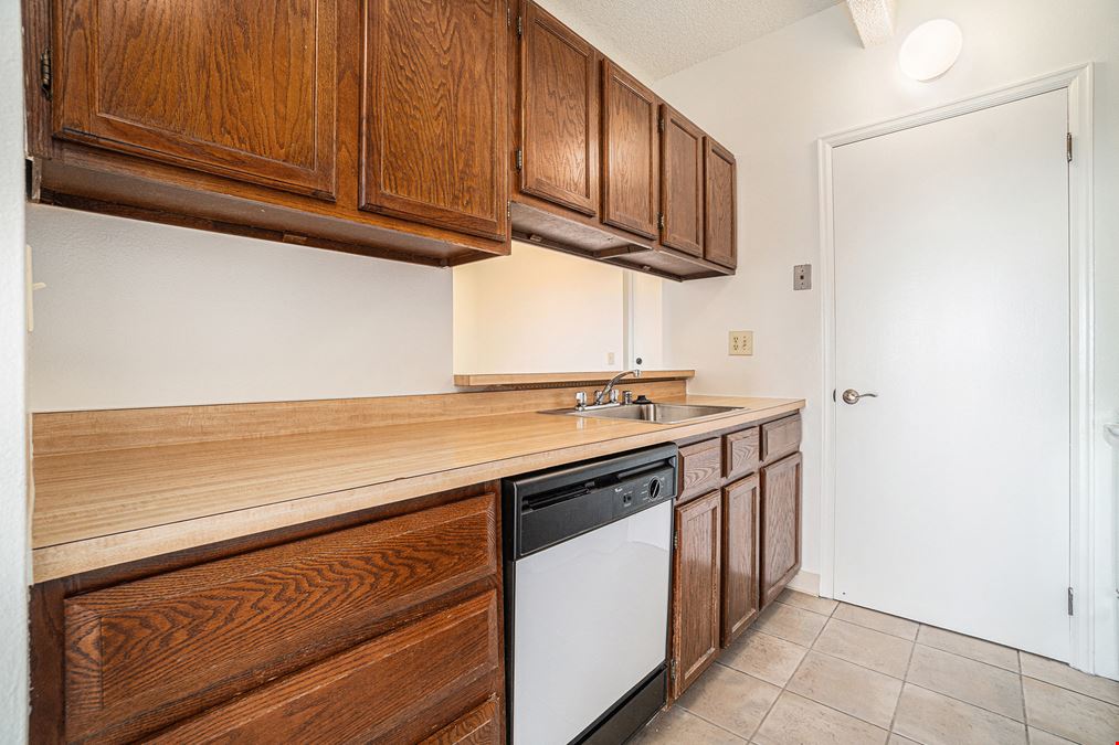 Longmeadow Apartments