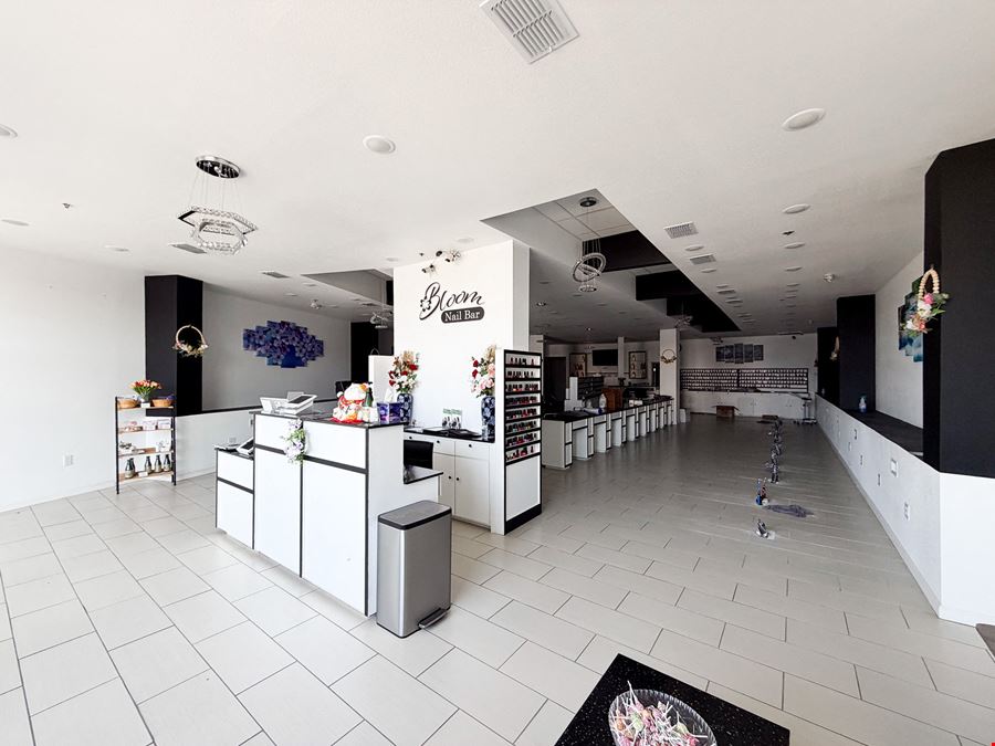 Vintage Retail Plaza