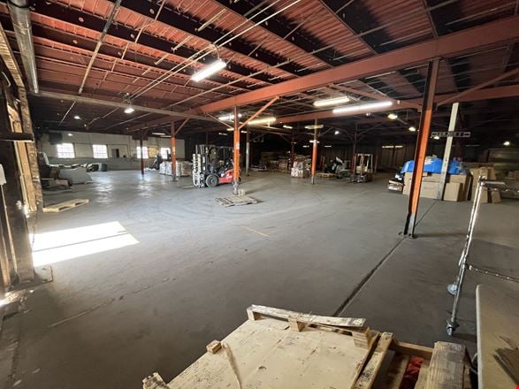 Preview of Industrial space for Rent at 226 S 7th St