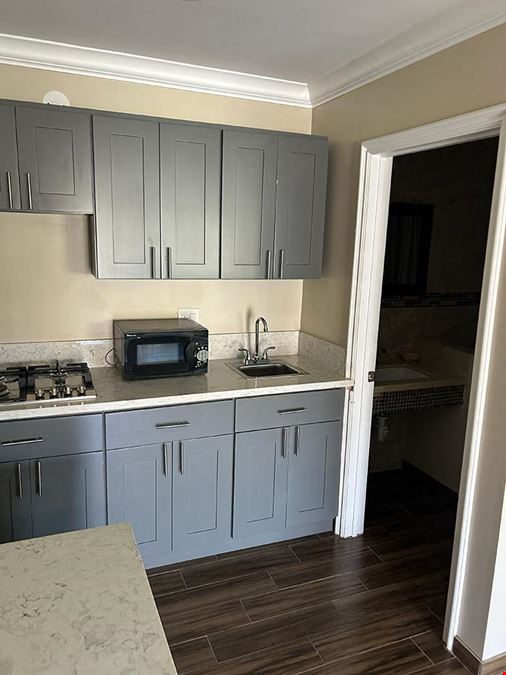 2205 Harbor Blvd - Costa Mesa, CA
