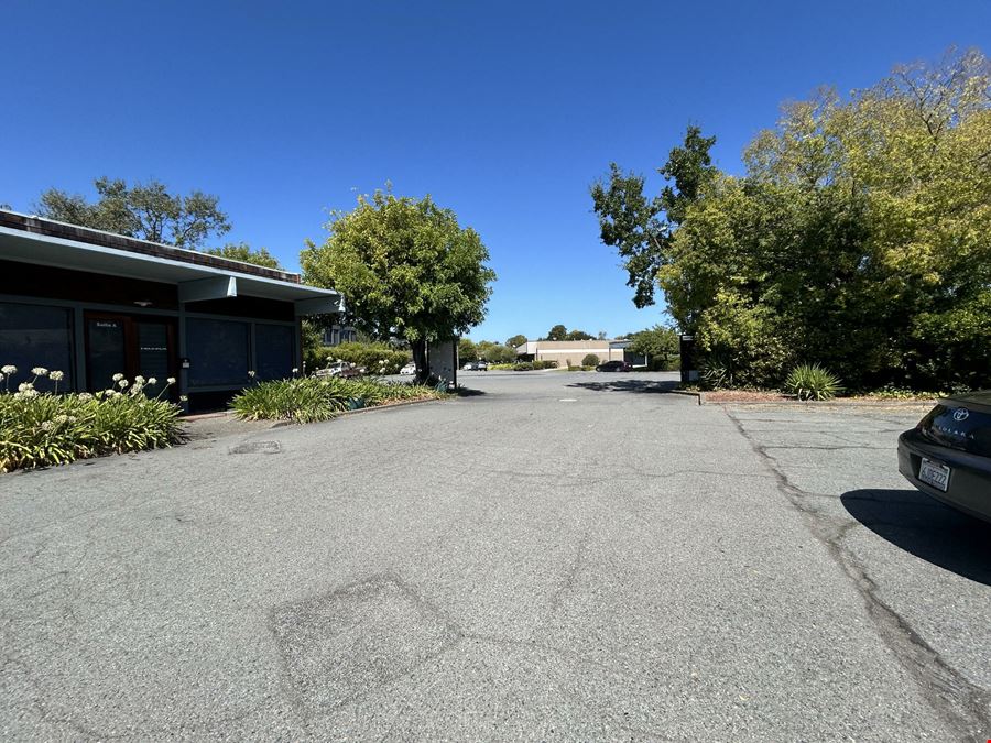 24 Commercial Blvd