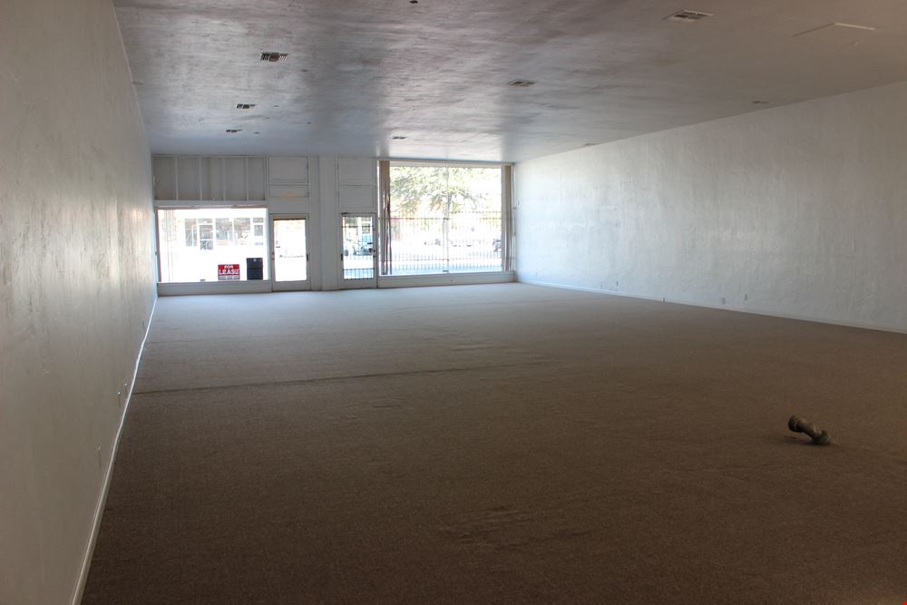 Retail/Office Storefront Building - TI's Available