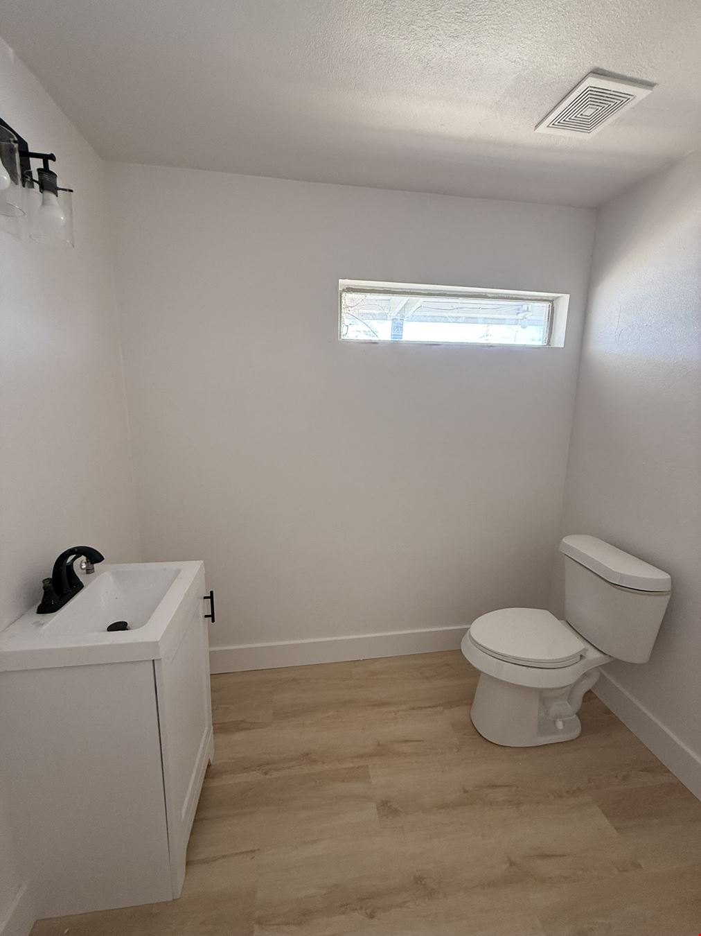 405 8th St, Kemah TX 77565- Office/Retail Opportunity