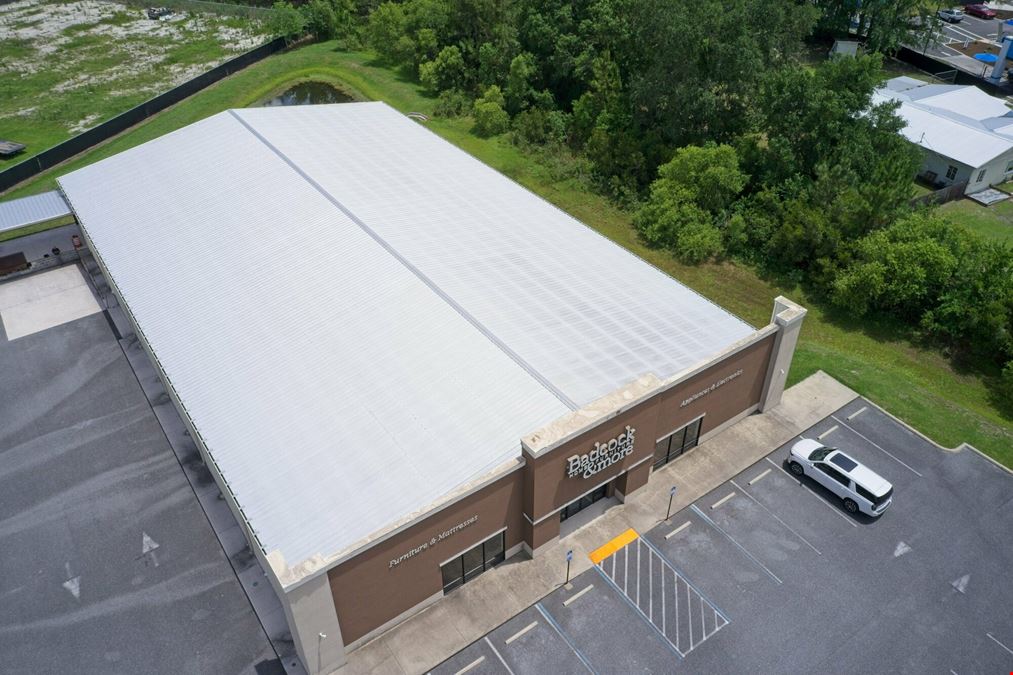 15,763 SF Retail Showroom & Warehouse Facility on US Hwy 301