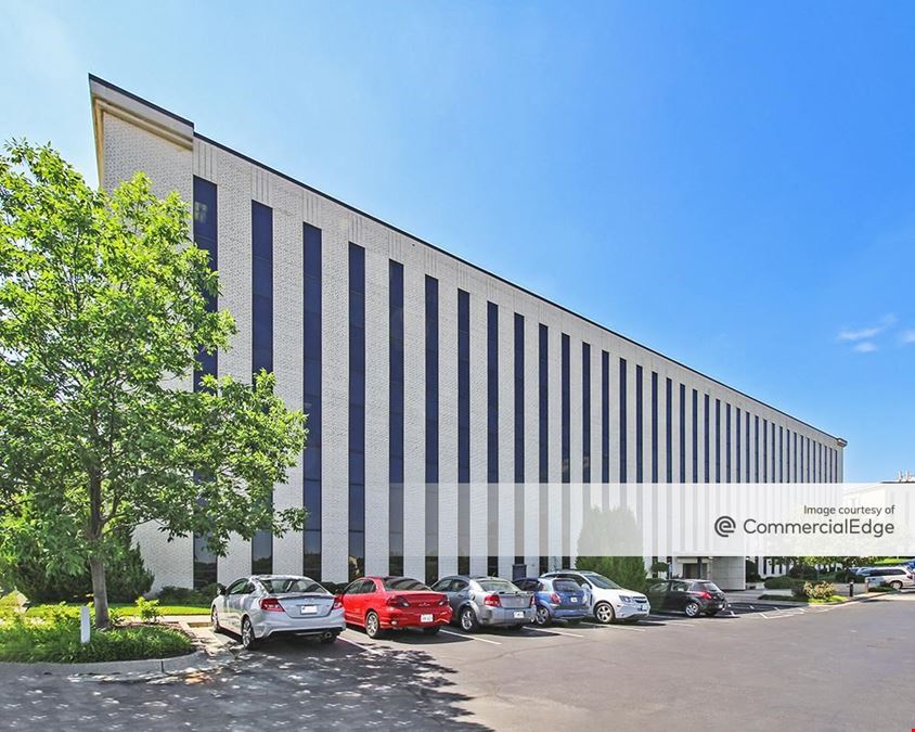 Cloverleaf Building 3