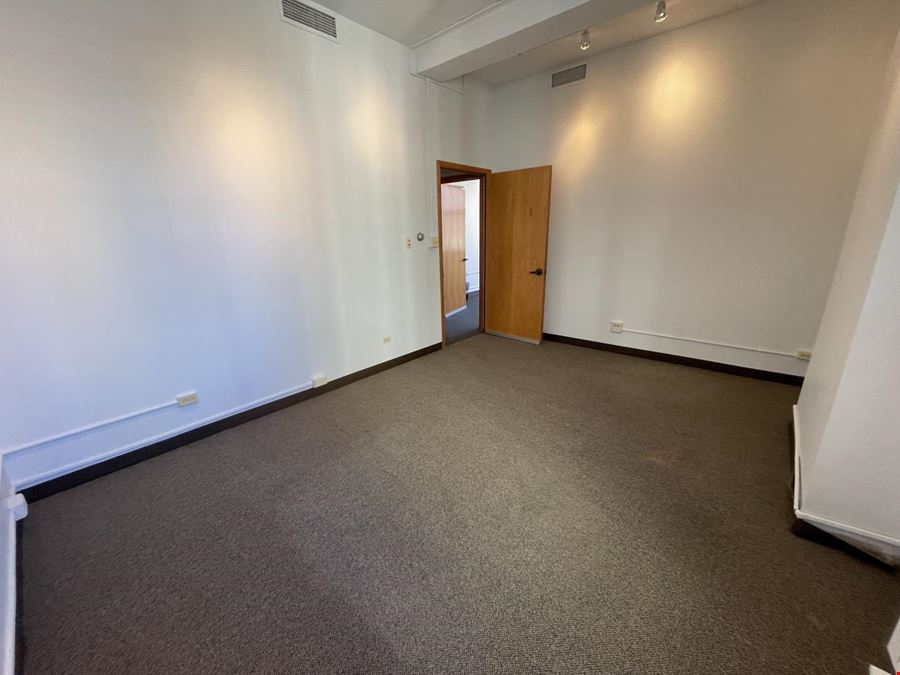 111 N Wabash Ave - Garland Building - Office