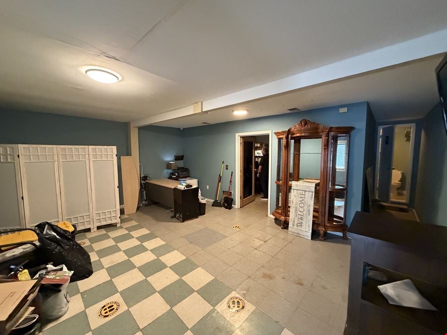 10390 Highway 78 E