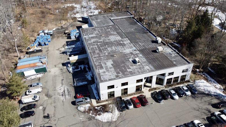 Preview of Industrial space for Rent at 527 New York 303