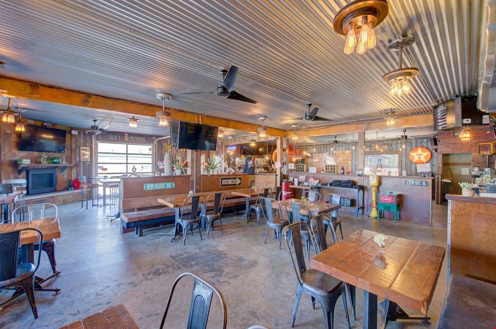 Chinook Restaurant & Bar