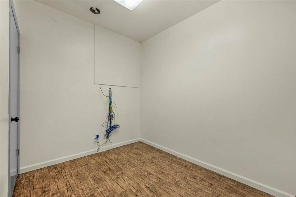 ±1,400 SF of Office Space Available in Excellent Condition