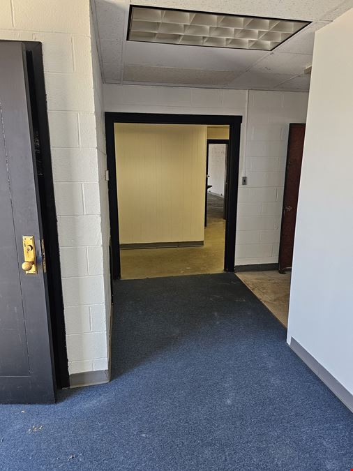 40 Comet Ave - 2,090+/- Office - Warehouse Space