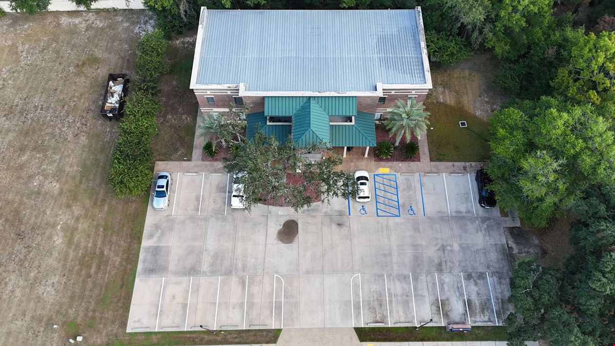 Mixed Use Medical Office w/ Three Apartment Rentals