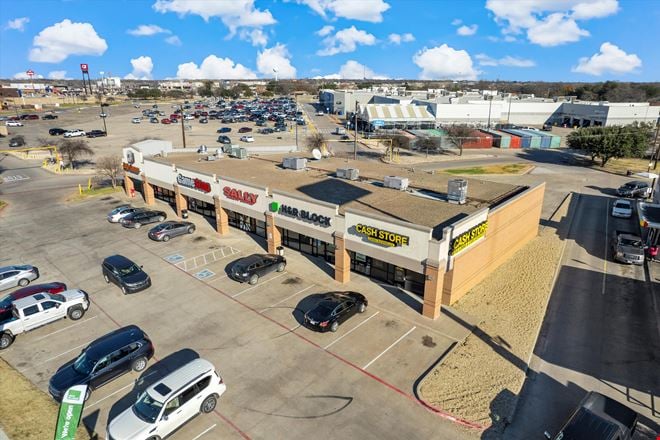 Preview of Retail space for Rent at 1517 US-77 N Bus