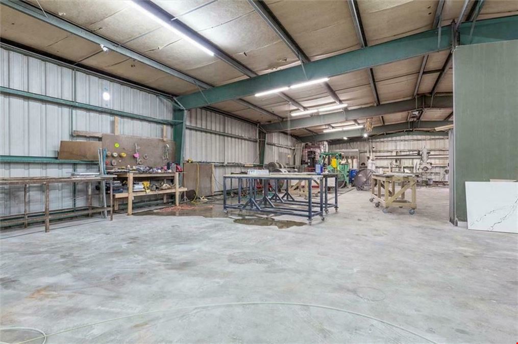 9,650 SF / 1 AC INDUSTRIAL