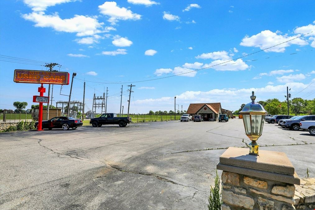 Car Lot and Auto Garage in Johnson County For Lease