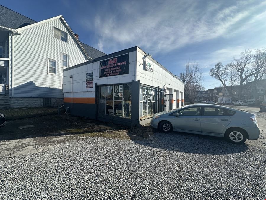 1423 South Park Ave - 1,620+/- SF Automotive/Used Car Lot