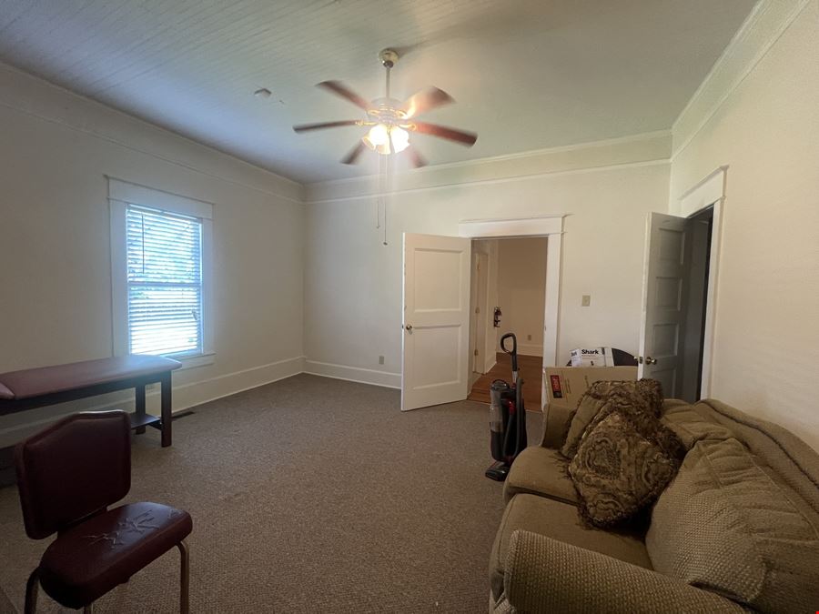 2,519 SF Office Building on 0.48-Acre