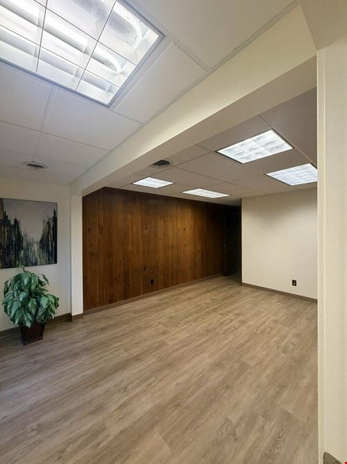 Downtown Office Suite at 1106 W State St