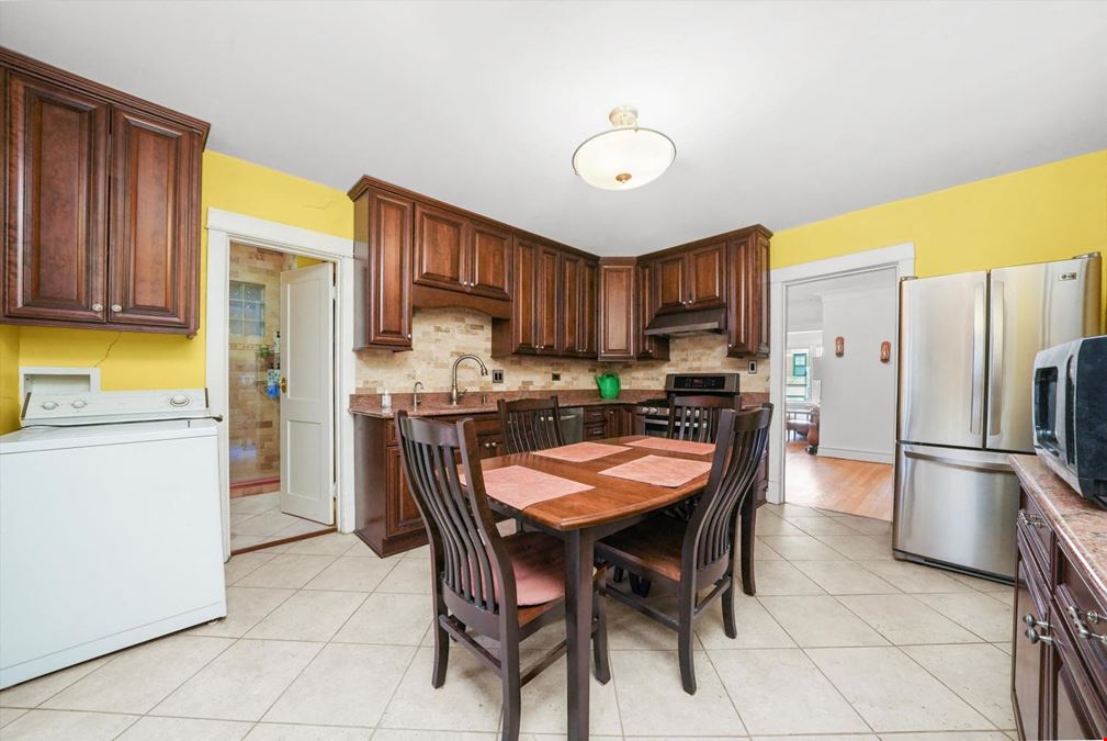 1303 W Chicago Ave, Chicago, IL