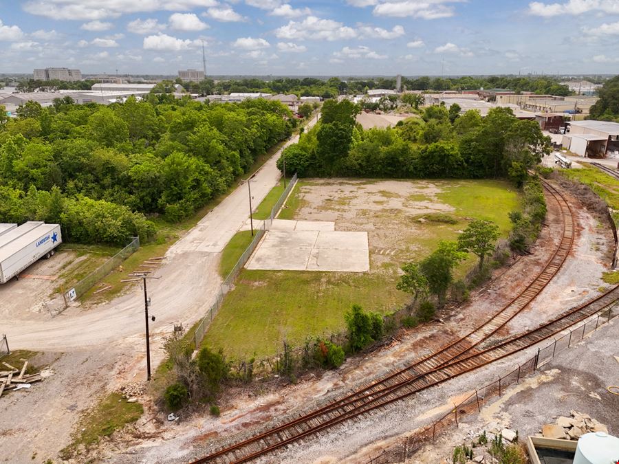 ±1.08-Acre Stabilized Yard in Heavy Industrial Area