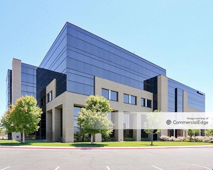 Lake Pointe Corporate Centre - 2875 South Decker Lake Drive