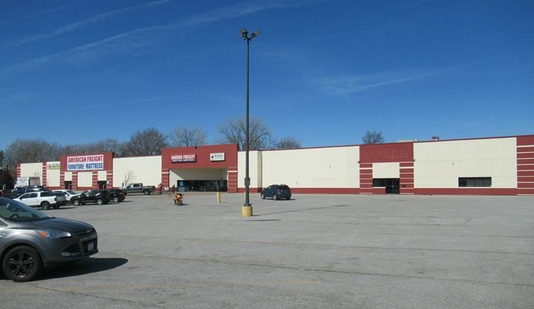 Preview of Retail space for Rent at 1010 E KIMBERLY ROAD