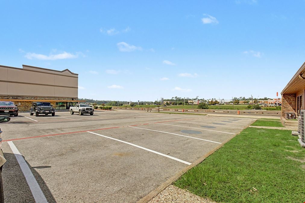 Move-In Ready Office Suite | Interstate 45 Frontage
