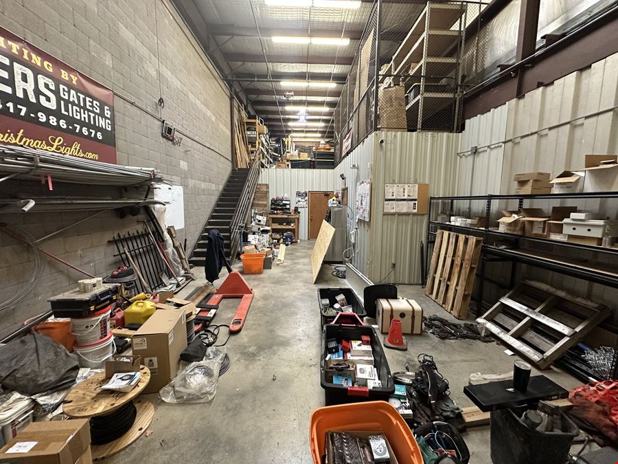 ±3,110 SF Flex Space - 3054 E Elm