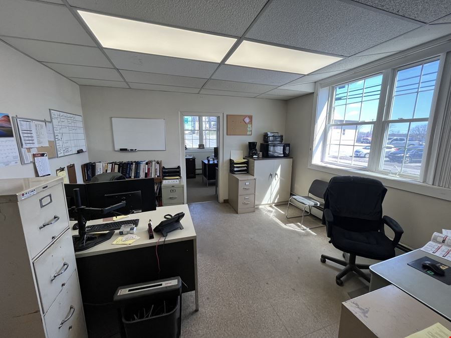 5,841± Warehouse/Showroom for sale