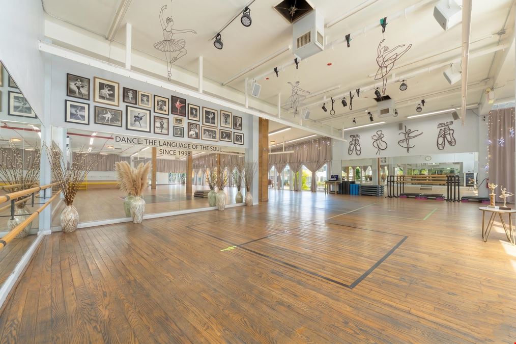 7,700 SF | 229 Cook Street | Bright Open-Plan Studio Space in the Heart of Bushwick for Lease