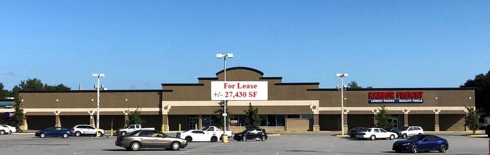 Northside Shopping Center - Anchor Location