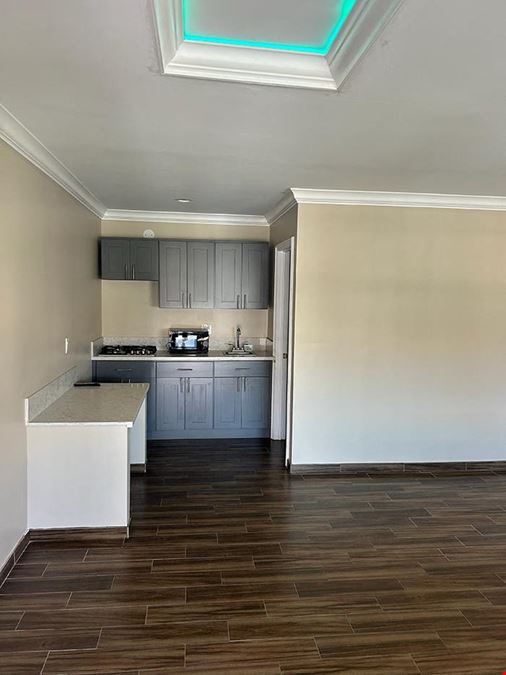 2205 Harbor Blvd - Costa Mesa, CA