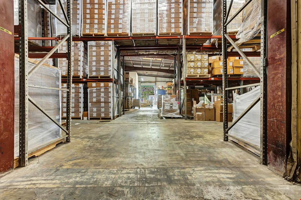 12,000 SF Industrial Building @ Metropolitan Industrial Park, Carolina - FOR SALE