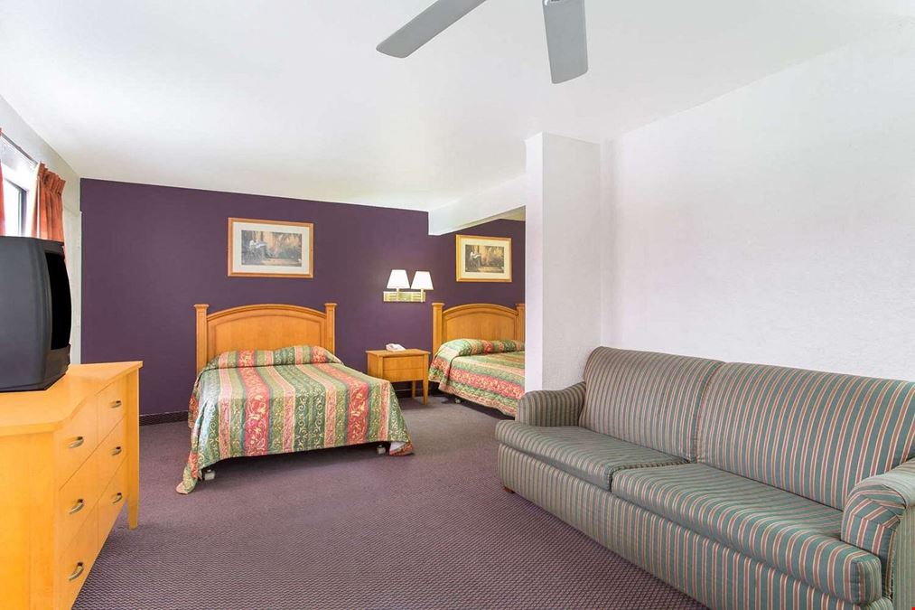 Knights Inn Phoenix at N Black Canyon Hwy