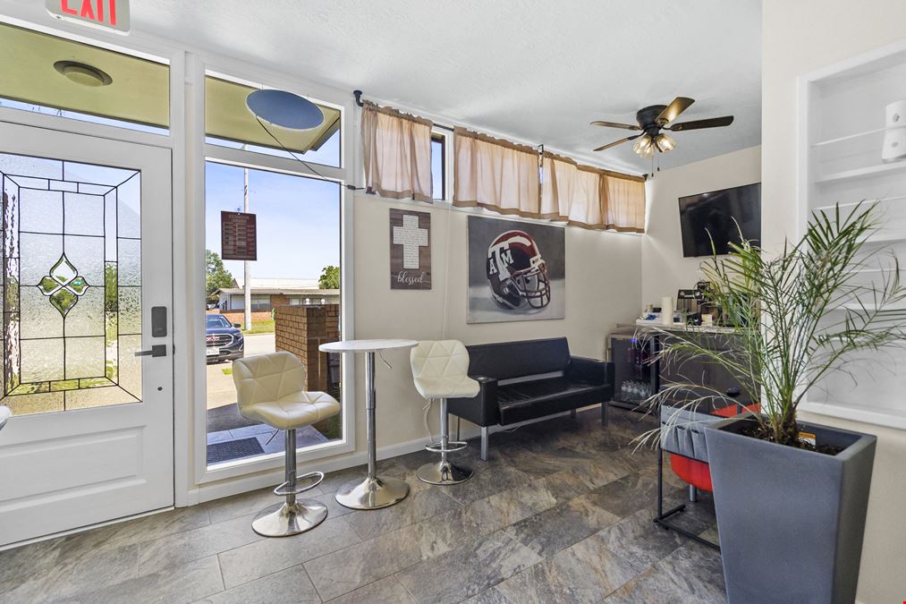 Versatile Mid-Century Office with Suites & Courtyard – Near Midtown & Texas A&M