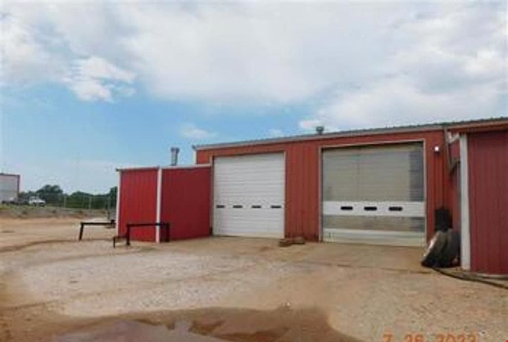 Truck Maintenance Facility on 6 Acre Yard for Sale