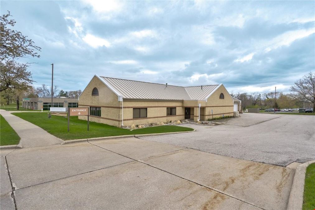 4001 River Ridge Dr NE