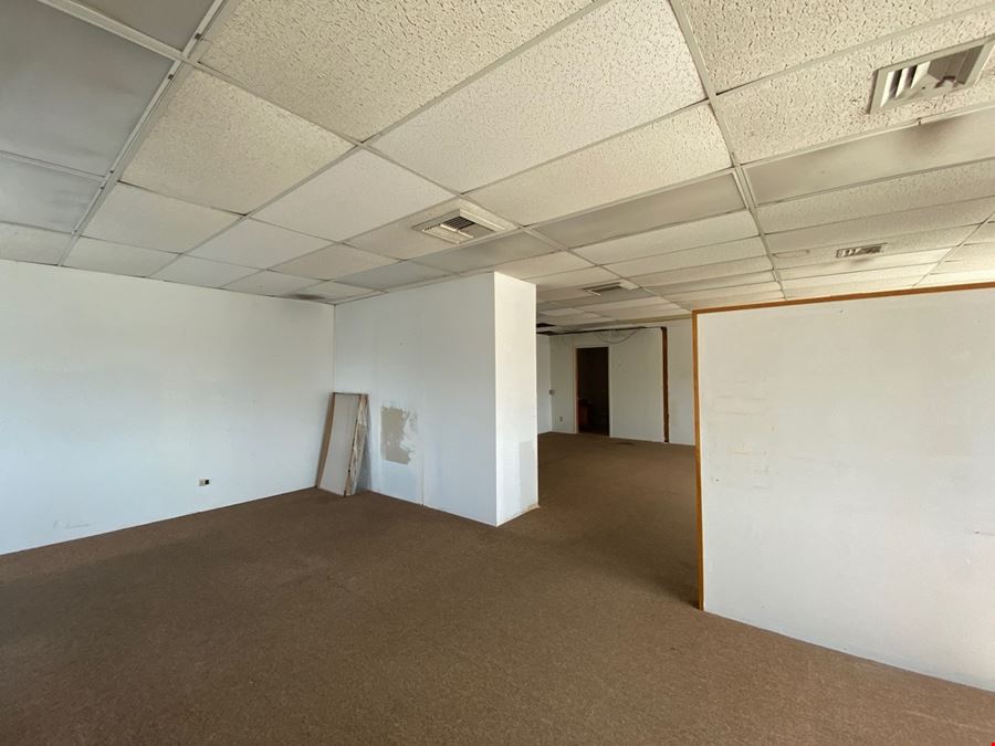 Lalo Business Center