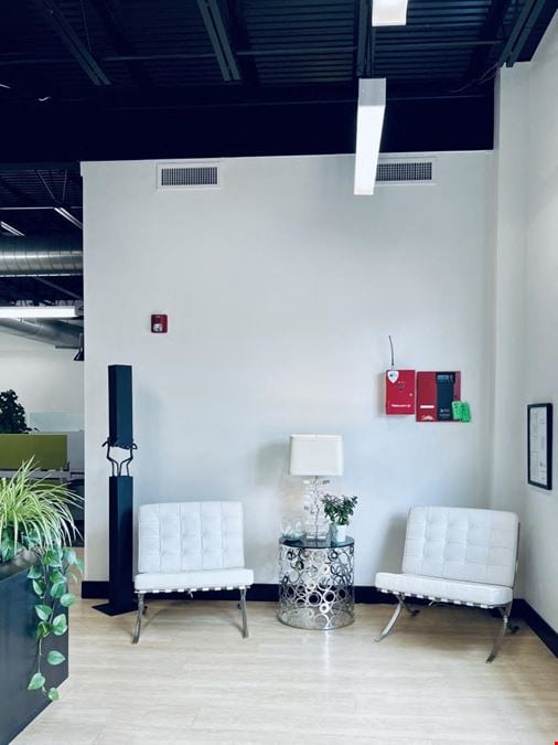 2000 W Hamilton Pl
