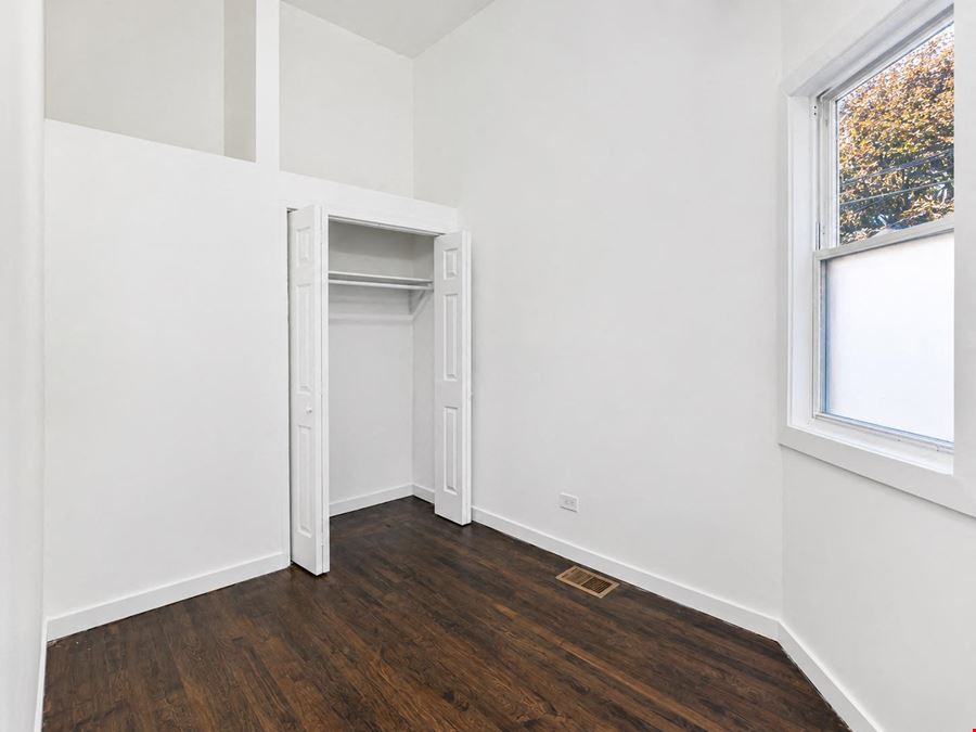 8714 S. Commercial Ave.