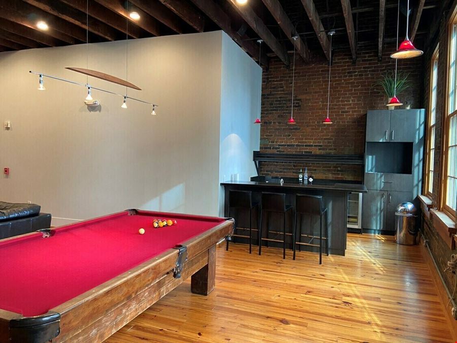 221 S Tryon St