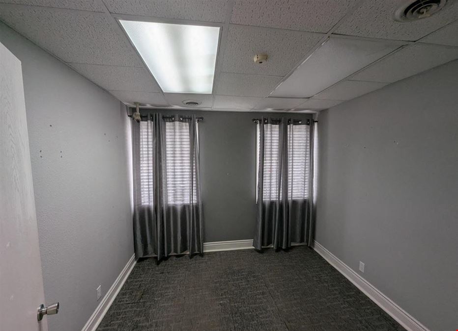 105 N Parkway Dr