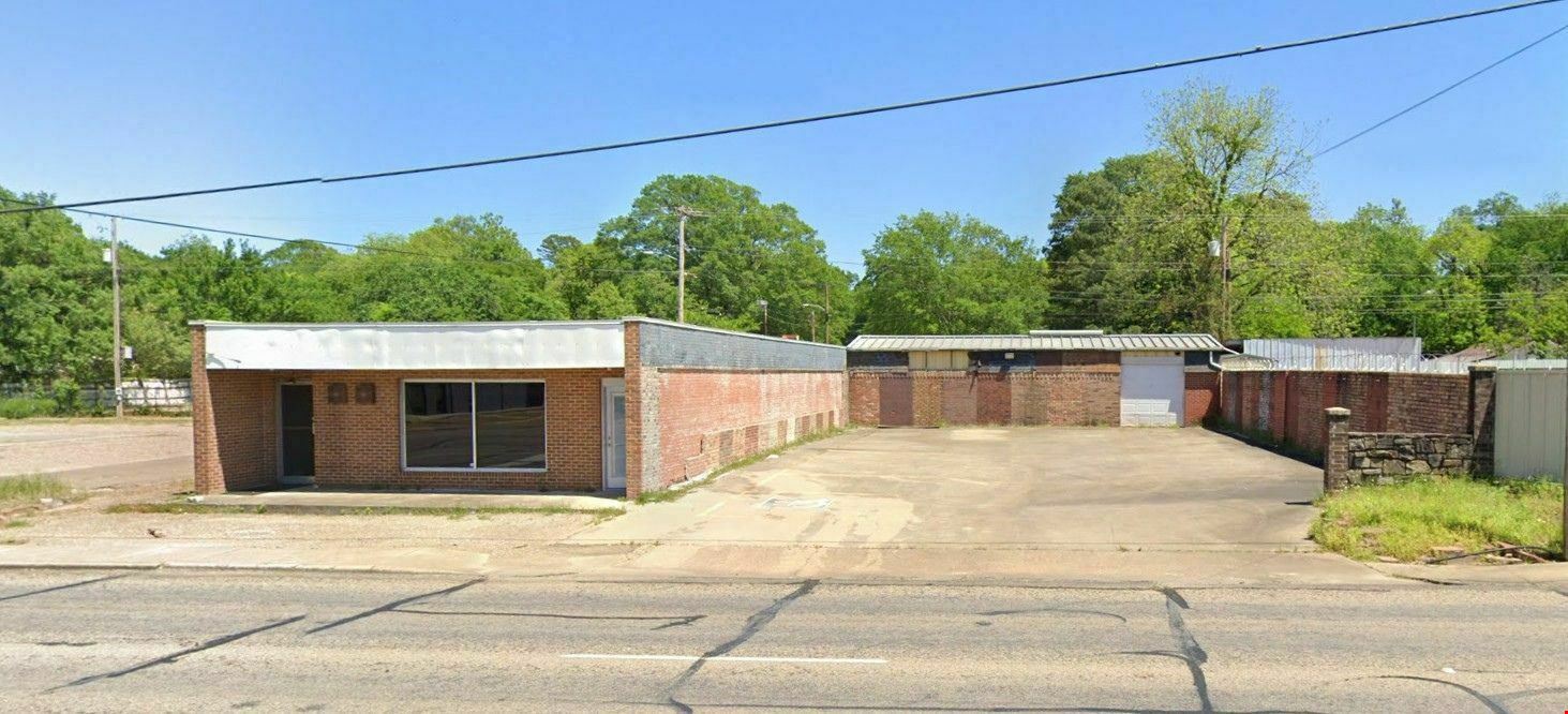 2,752 SF Service Retail Opportunity