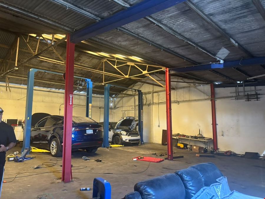 MECHANIC SHOP / AUTO BODY SHOP FOR LEASE